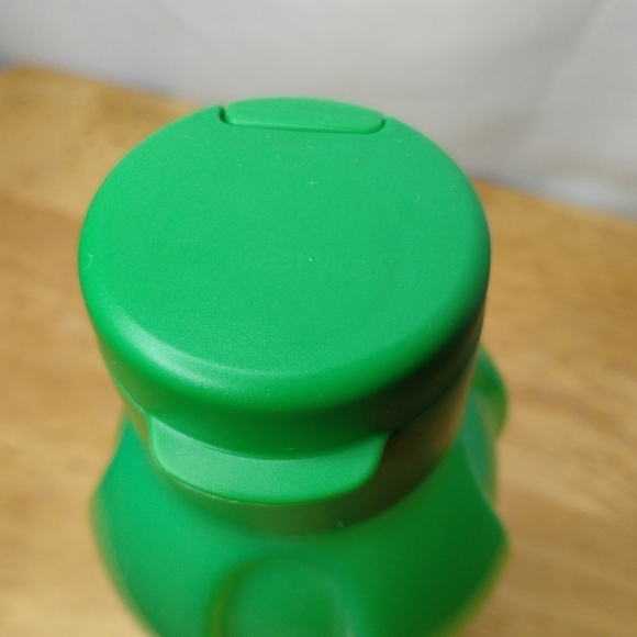 New Green Tupperware 1 Letter Eco Friendly Water Bottle - Picture 4 of 5